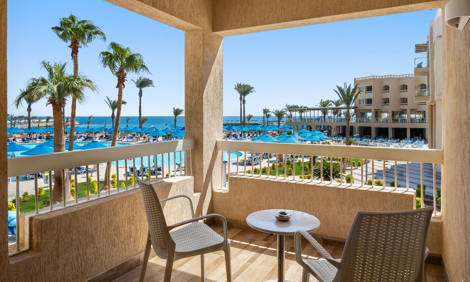 rooms-superior-room-pool-view