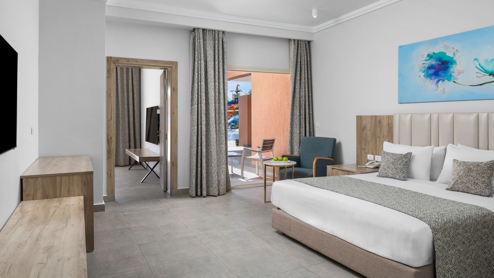 rooms-family-02-bed-rooms-pool-view