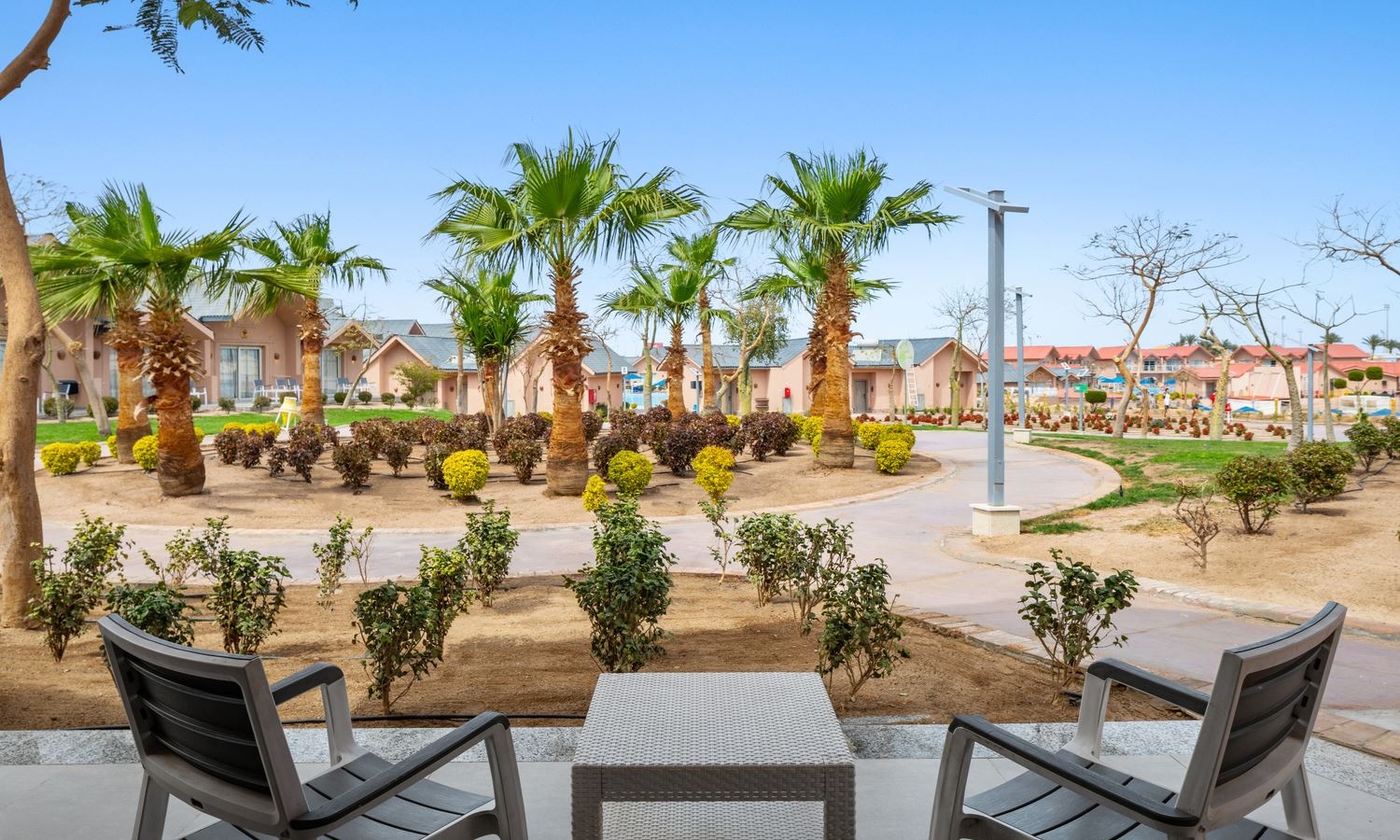 rooms-family-bungalow-sliding-pool-view