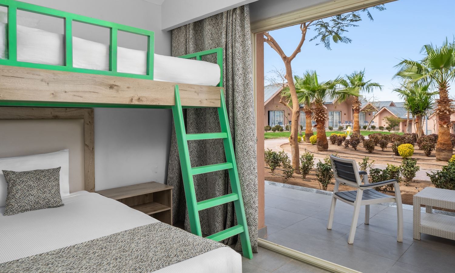 rooms-family-bungalow-sliding-pool-view