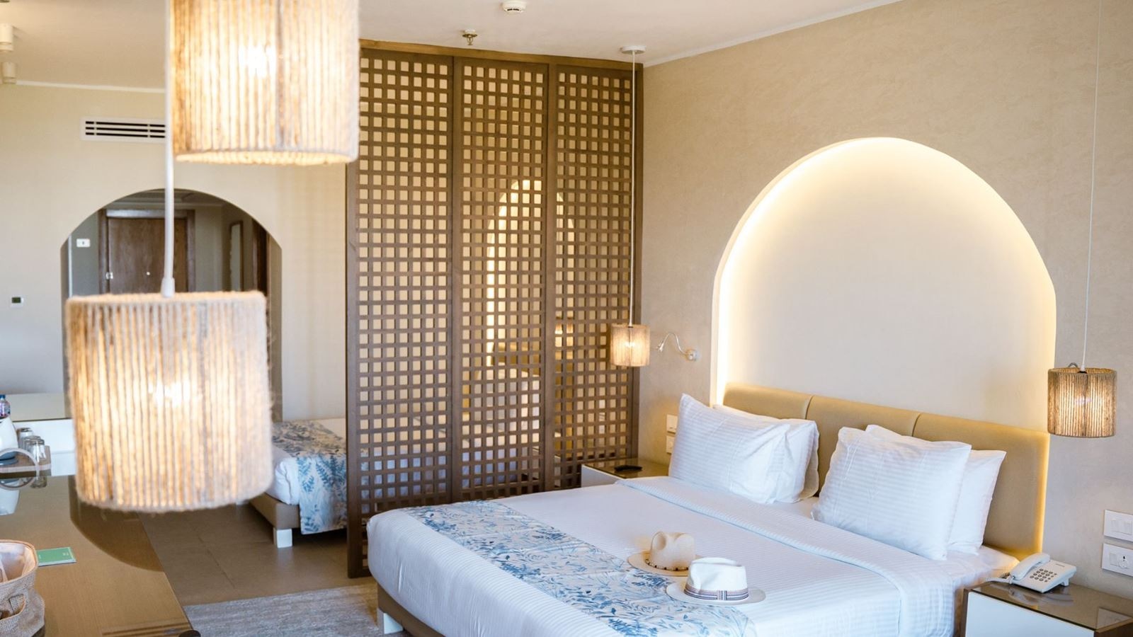 rooms-deluxe-room