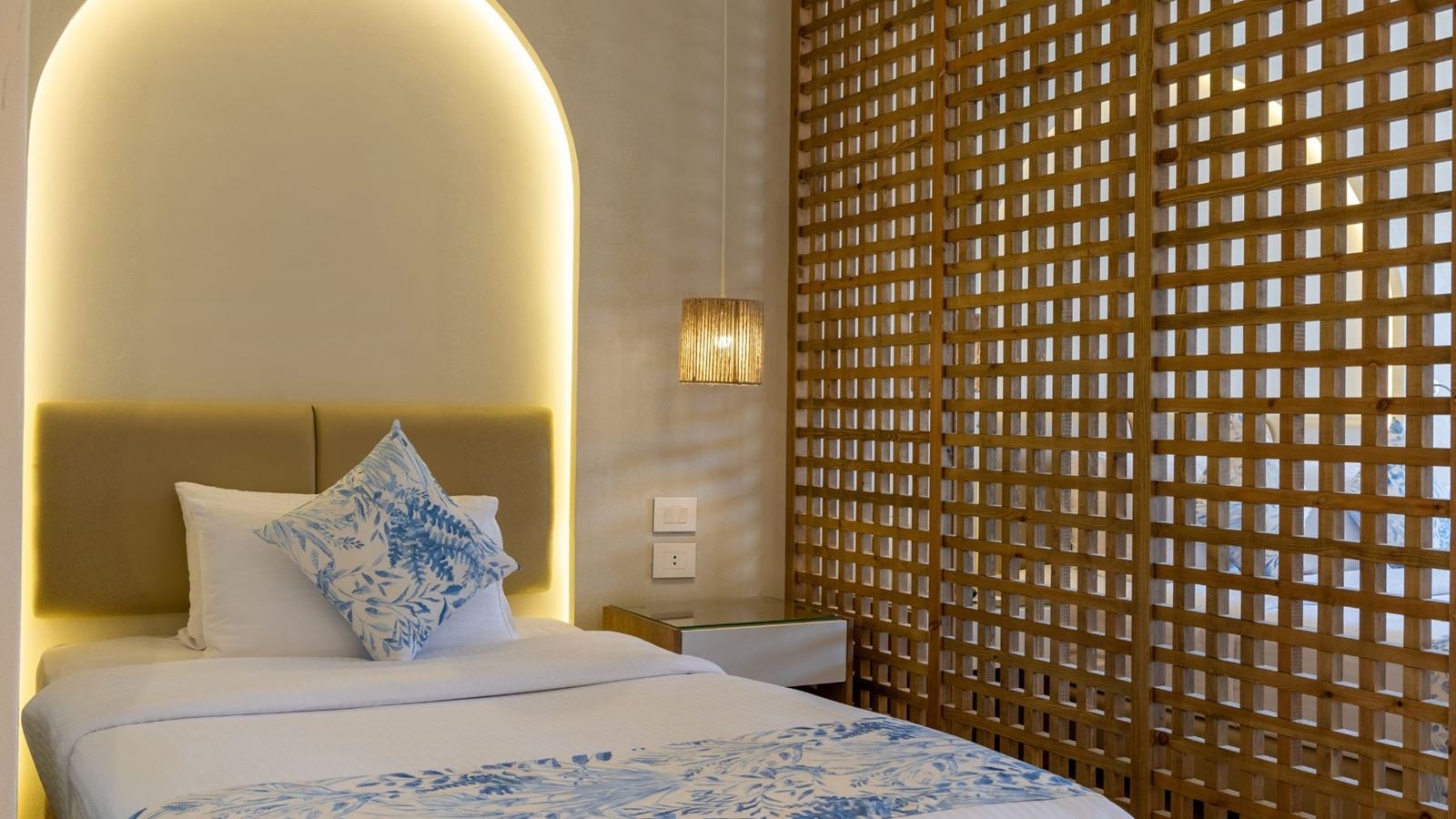 rooms-deluxe-room