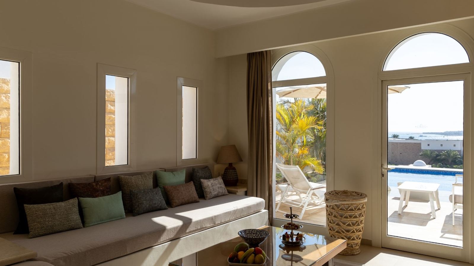 rooms-swim-up-villa-seaview