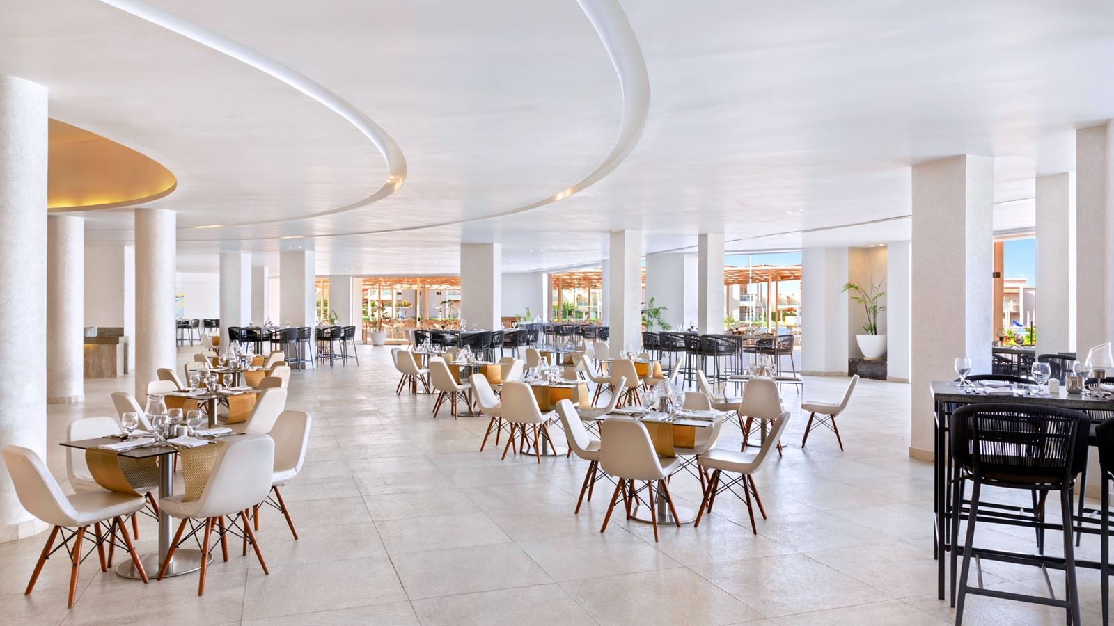 restaurants-aqua-park-food-court