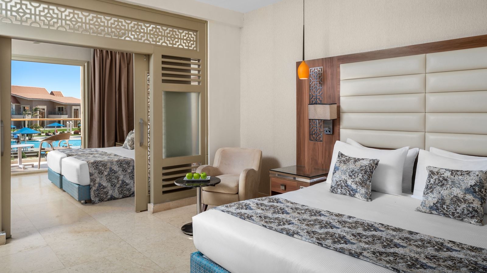 rooms-family-room-pool-view