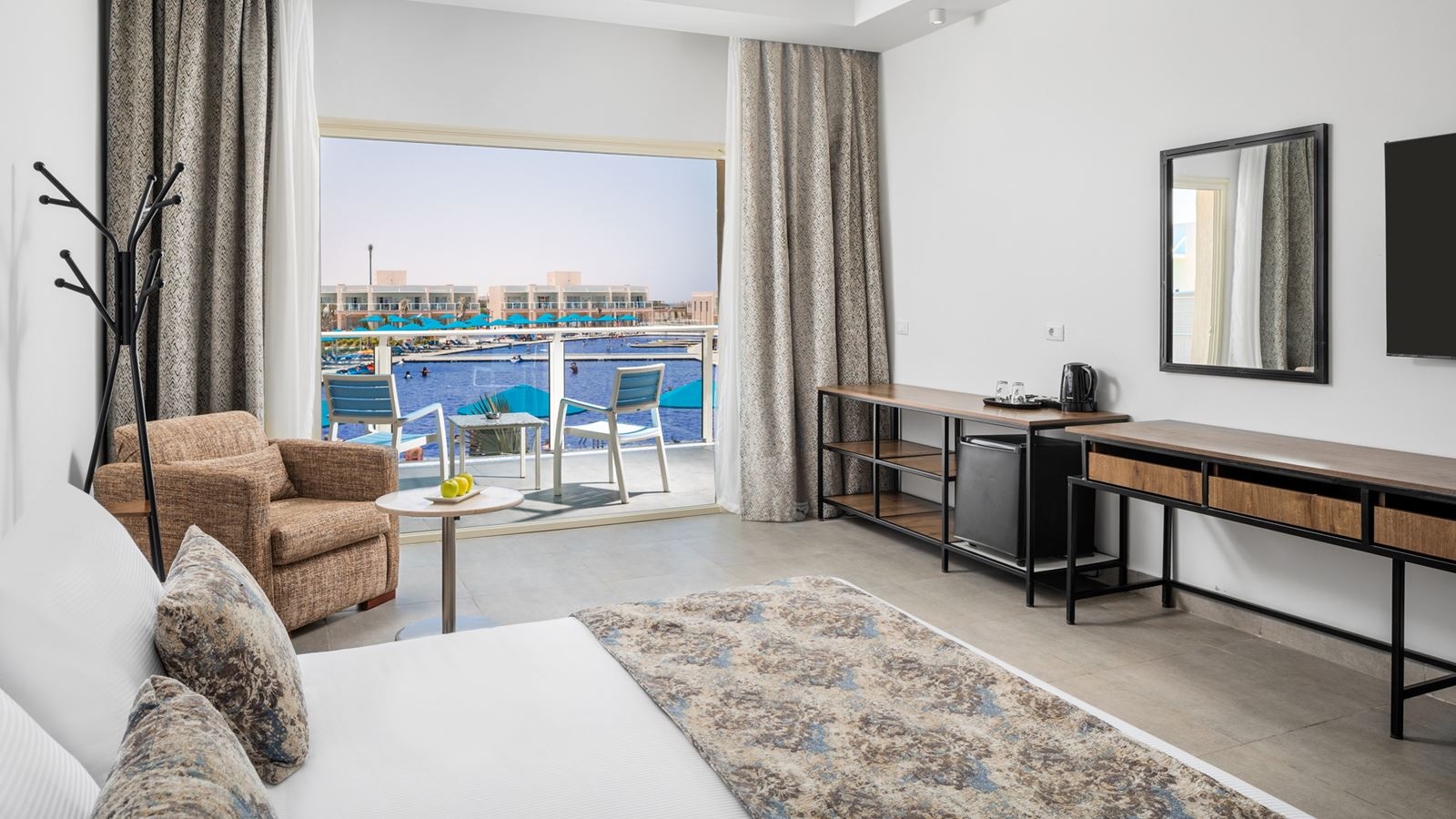 rooms-deluxe-room-pool-view