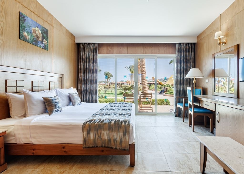 rooms-superior-family-suite-garden--view