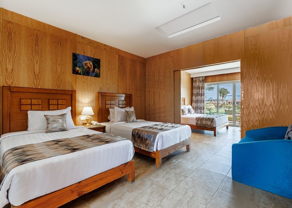rooms-superior-family-suite-garden--view