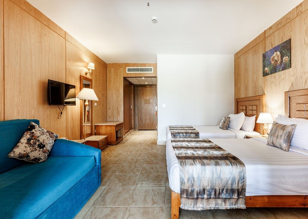 rooms-superior-family-suite-garden--view