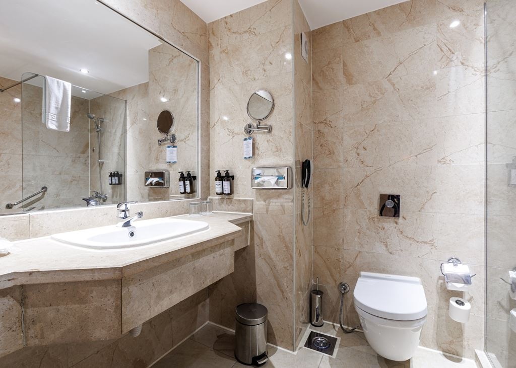 rooms-superior-family-suite-garden--view
