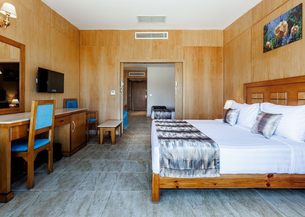 rooms-superior-family-suite-garden--view