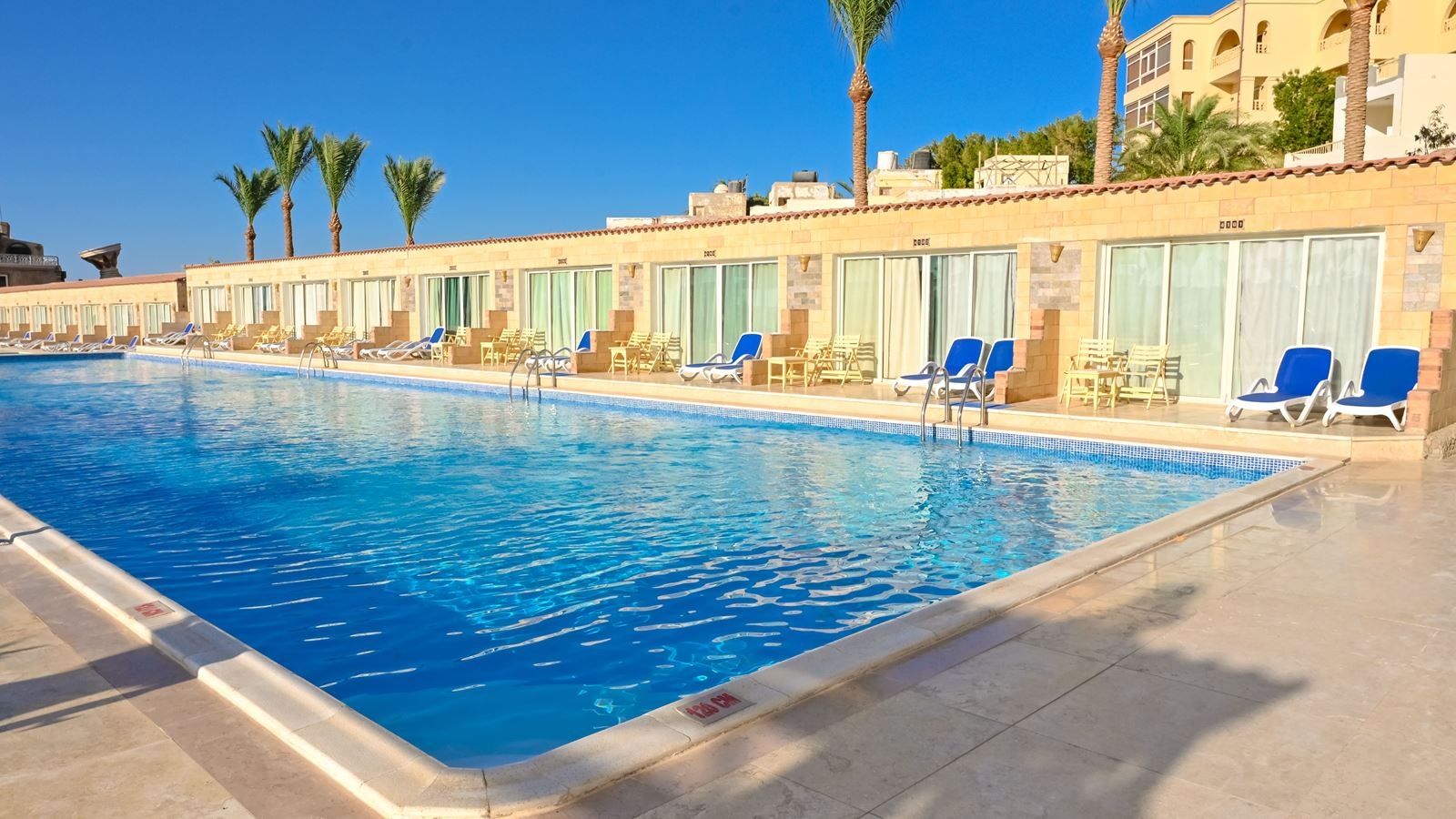 rooms-deluxe-swim-up-room