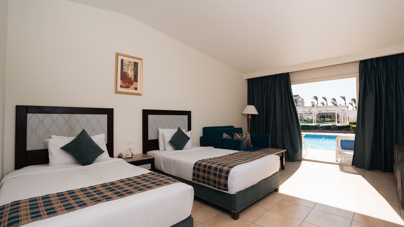 rooms-deluxe-swim-up-room