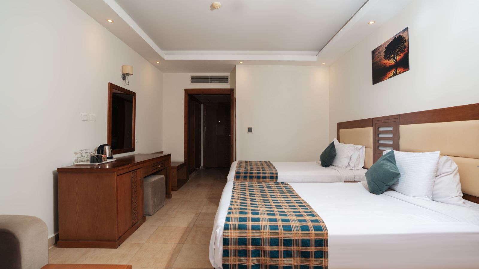 rooms-family-swimup-suite-pool-view
