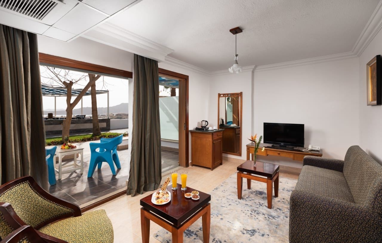 rooms-room-family-gardenpoolsea-view