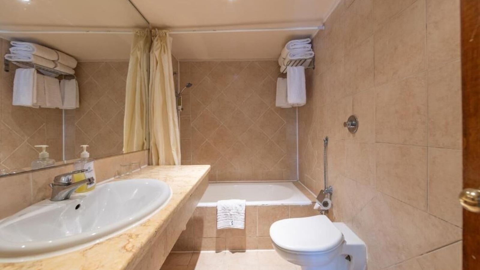 rooms-family-room