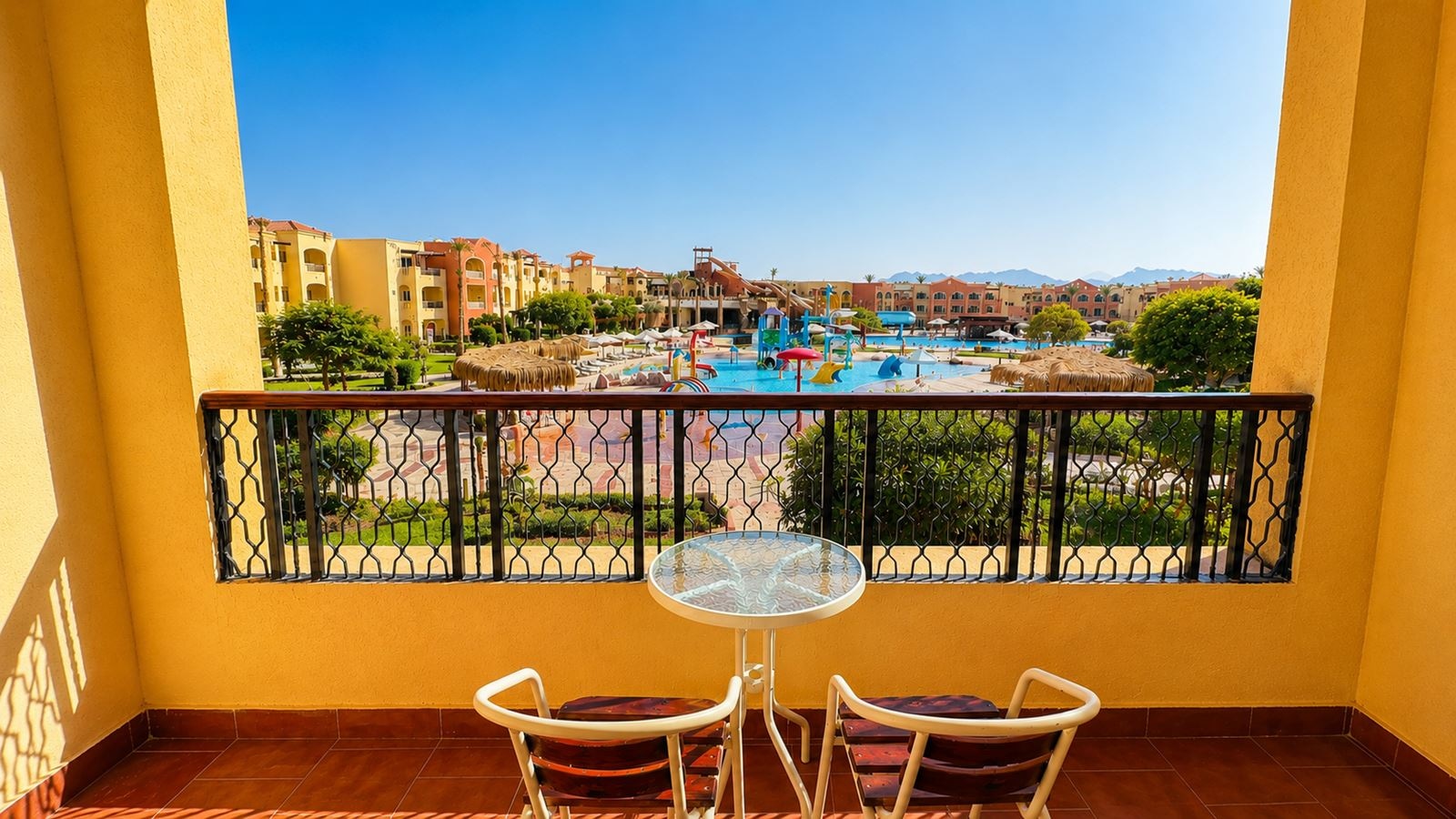 rooms-deluxe-room-pool-view