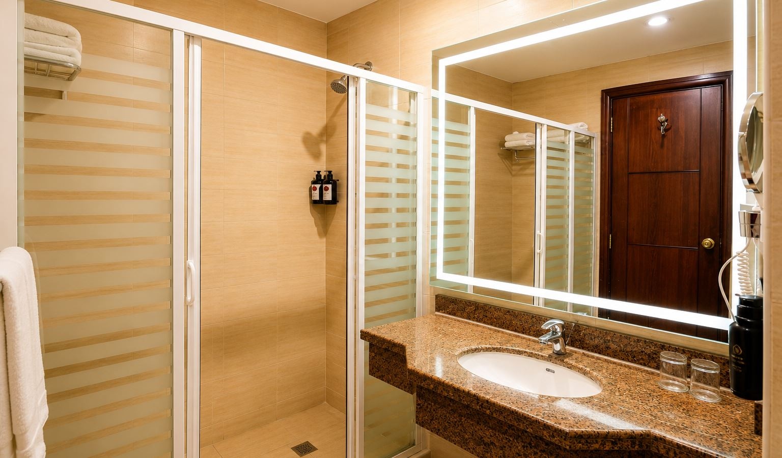 rooms-lazy-river-room-+16