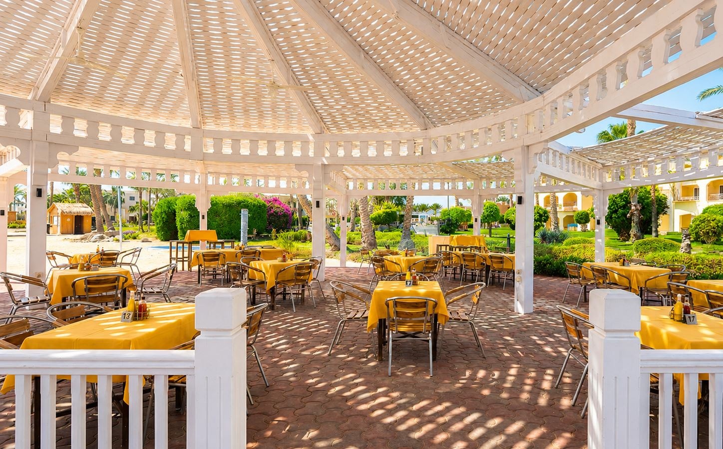 restaurants-beach-bar