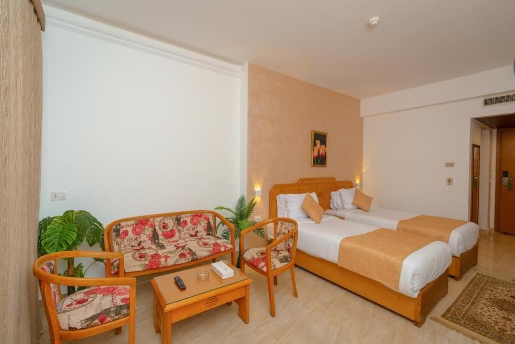 rooms-superior-sea-and-pool-view-room