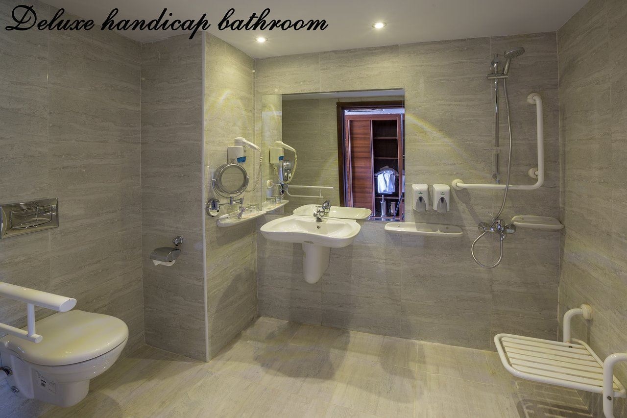 rooms-deluxe-room