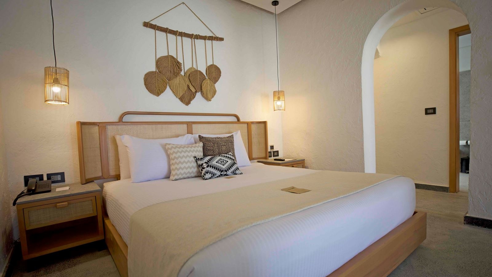 rooms-tucana-pool-suite-partial-sea-view