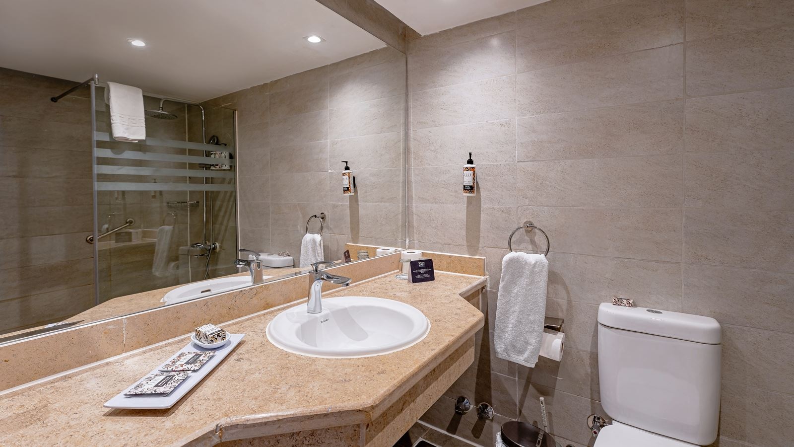 rooms-standard-room