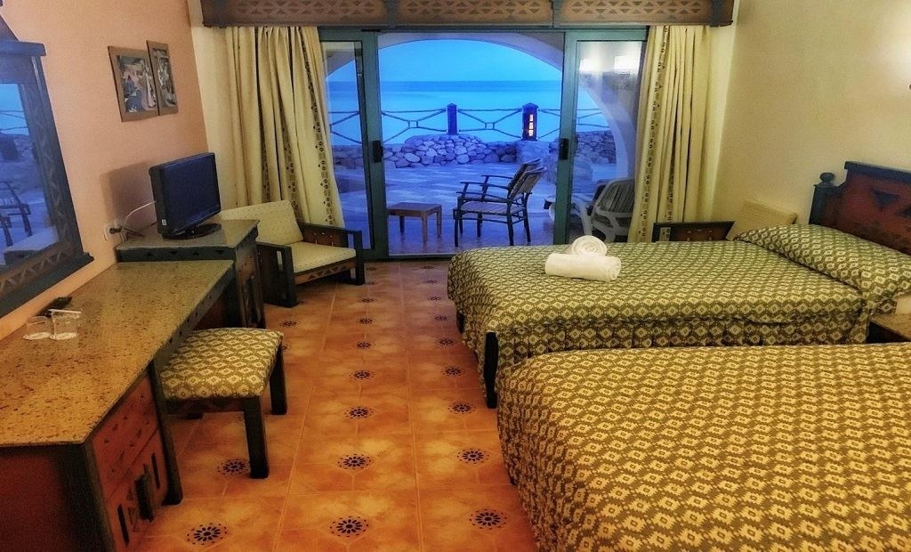 rooms-room-standard-seaview