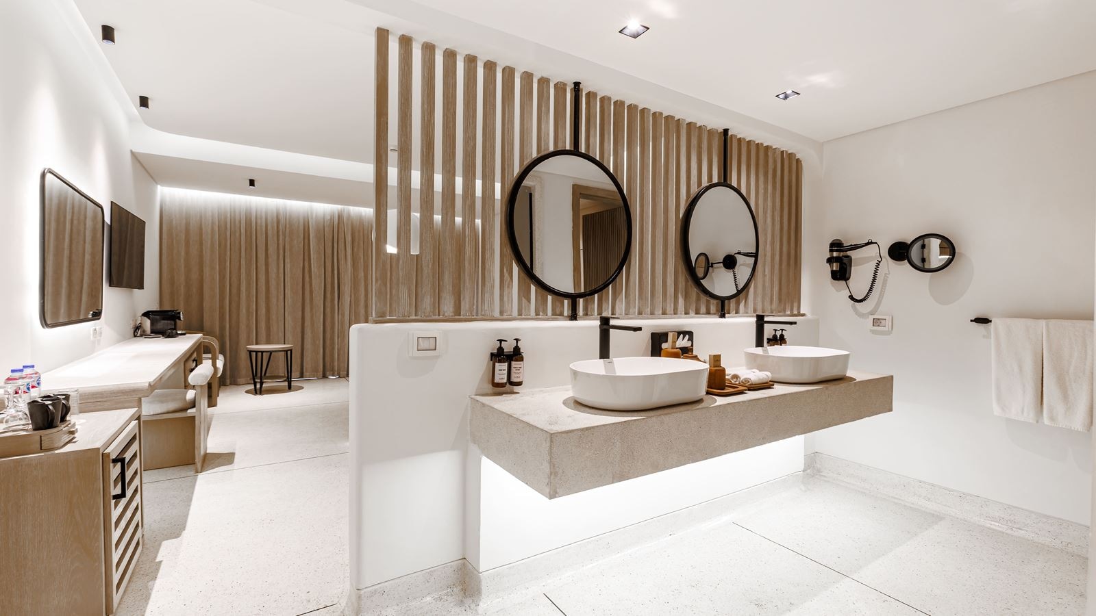 rooms-deluxe-swimup-suite