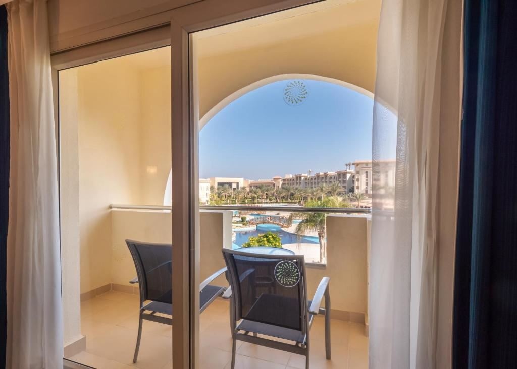 rooms-club-room