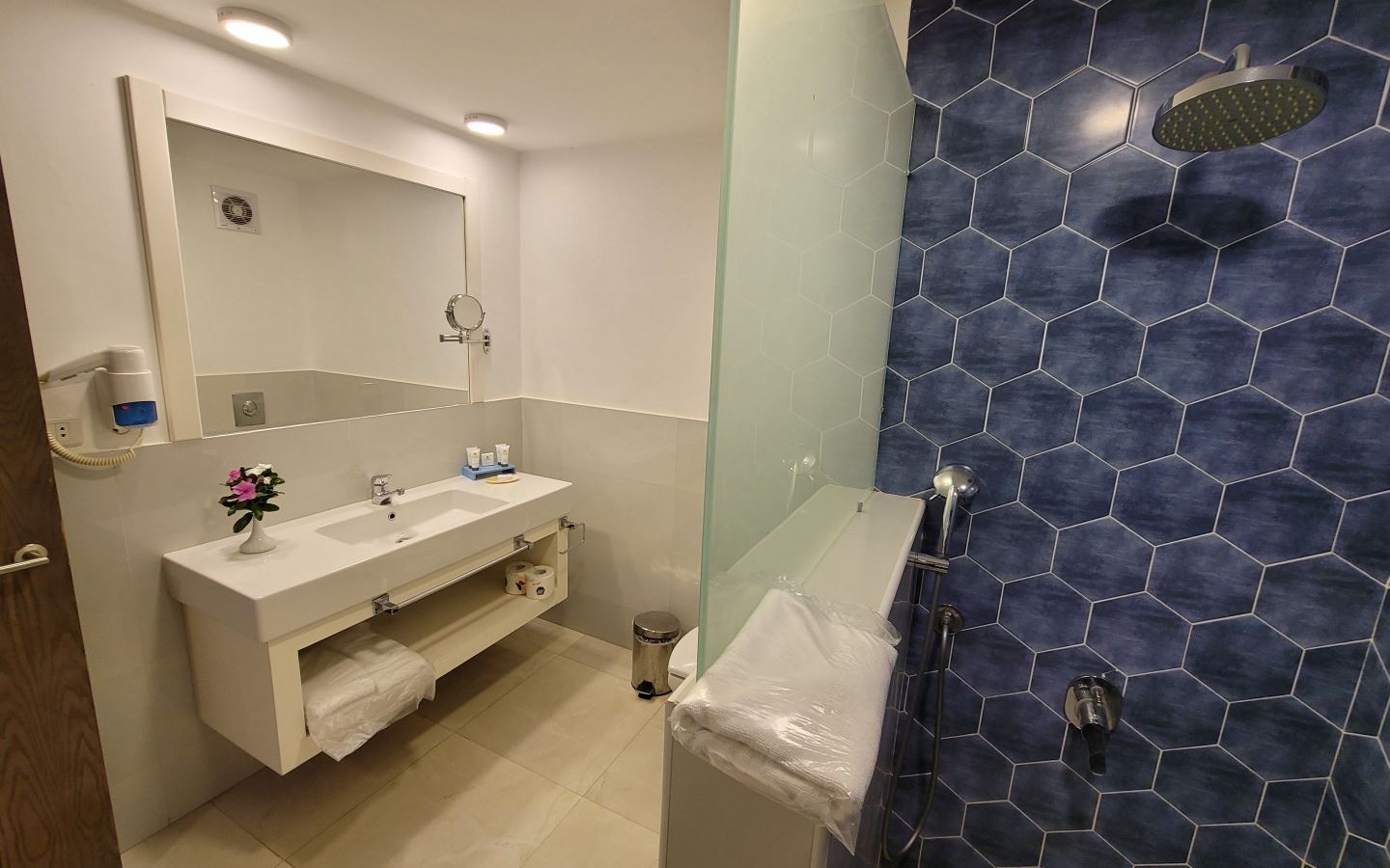 rooms-superior-room