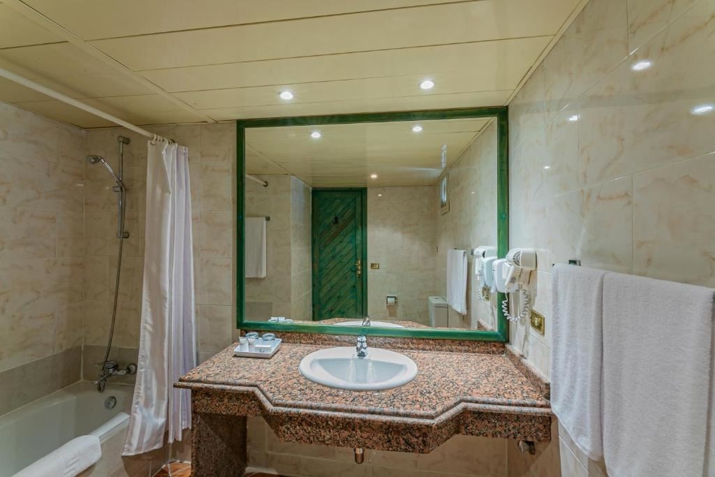 rooms-standard-room