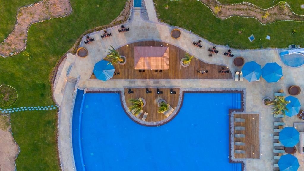 pools-outdoor-pool