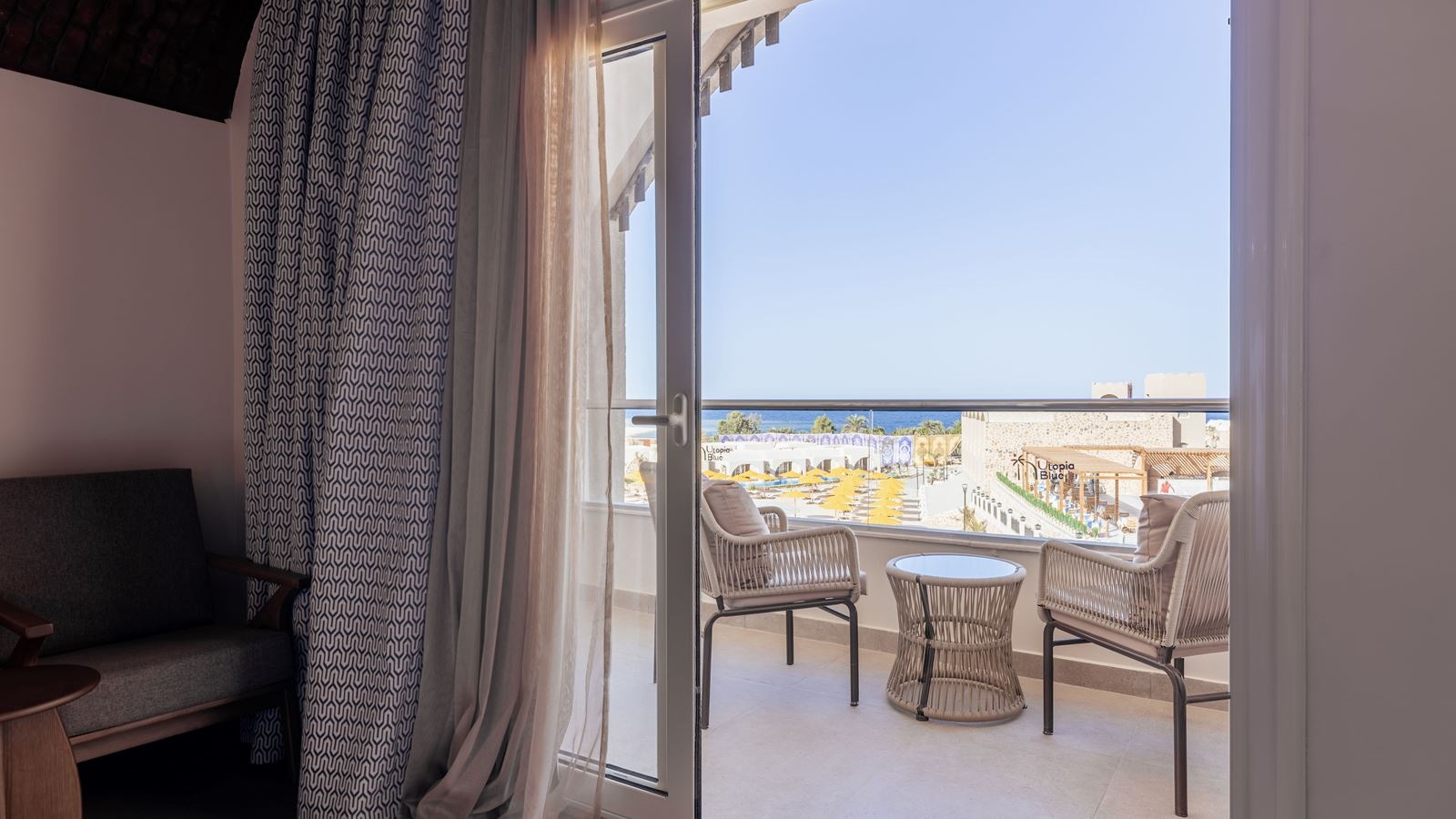 rooms-deluxe-sea-view
