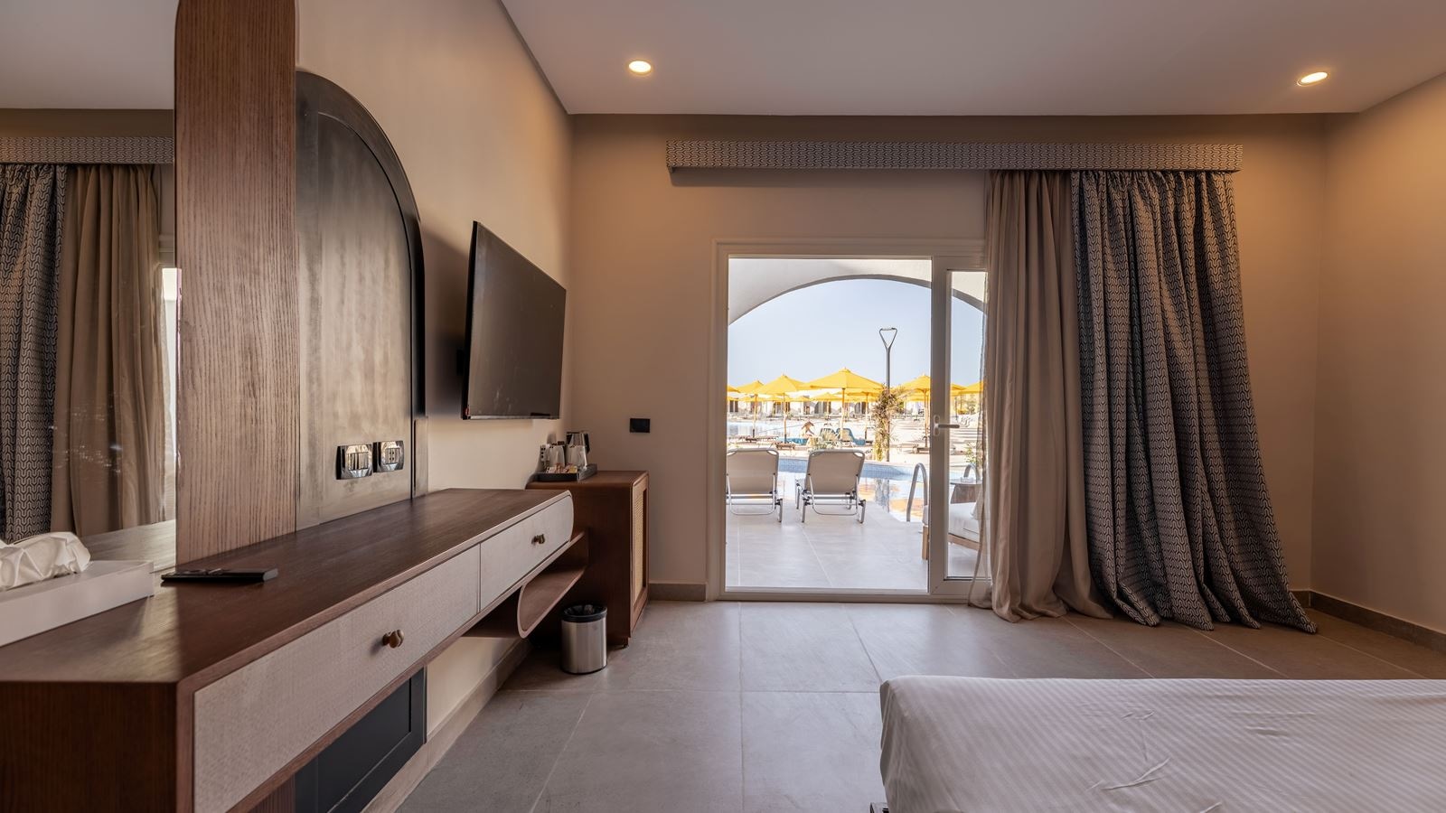 rooms-deluxe-swim-up