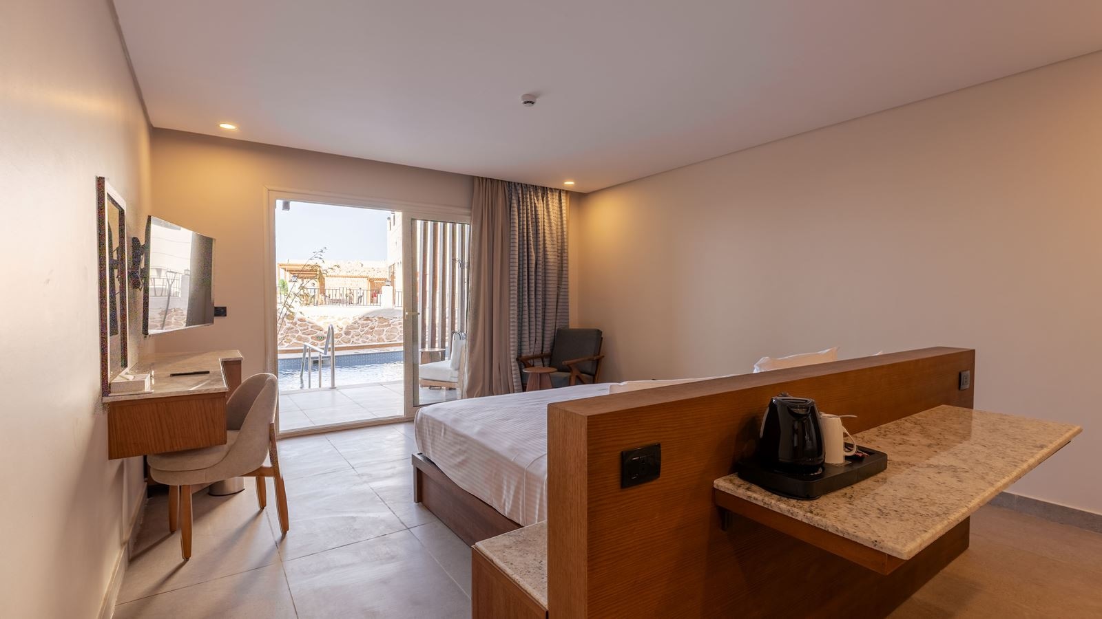 rooms-deluxe-swim-up