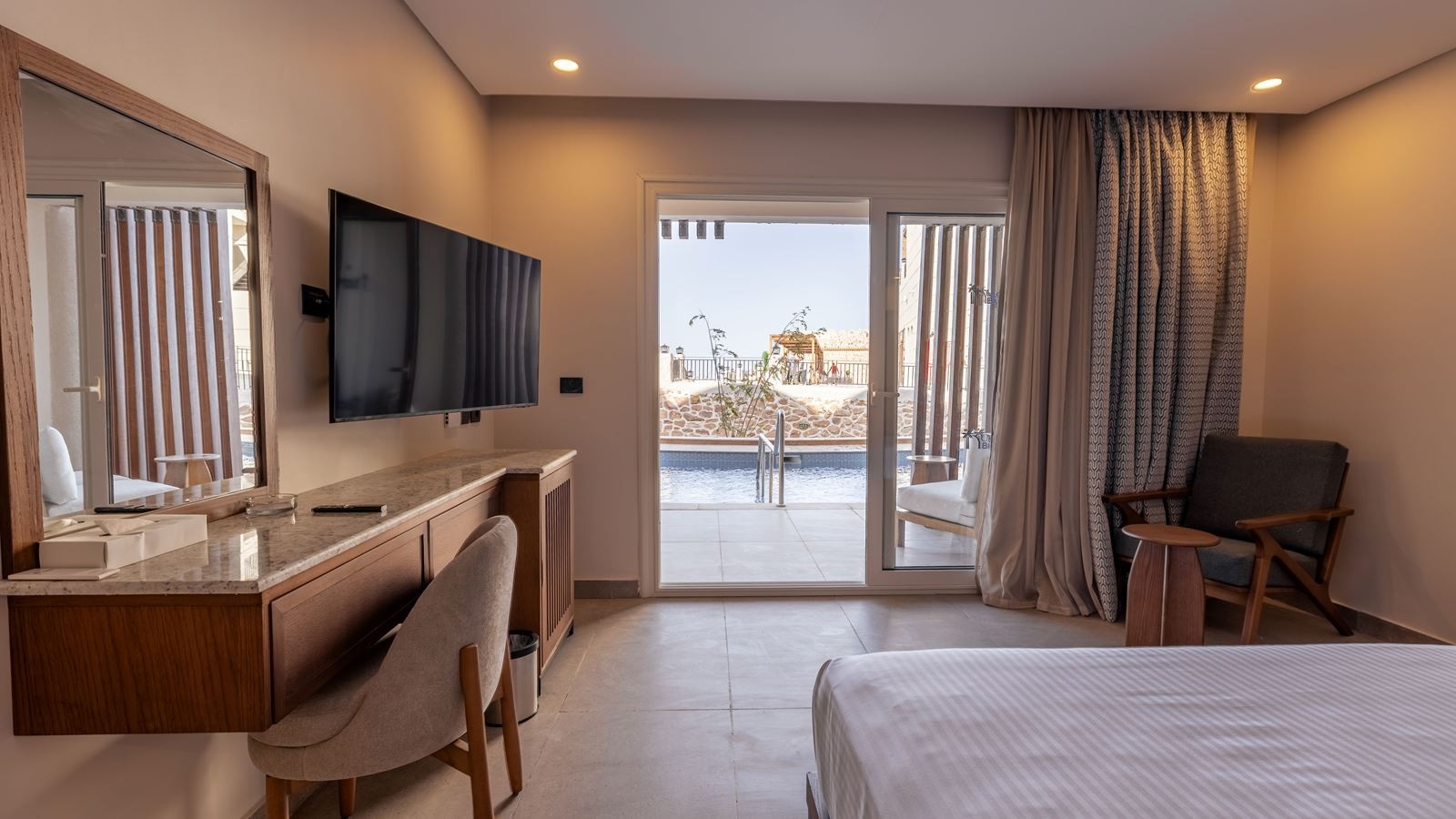 rooms-deluxe-swim-up
