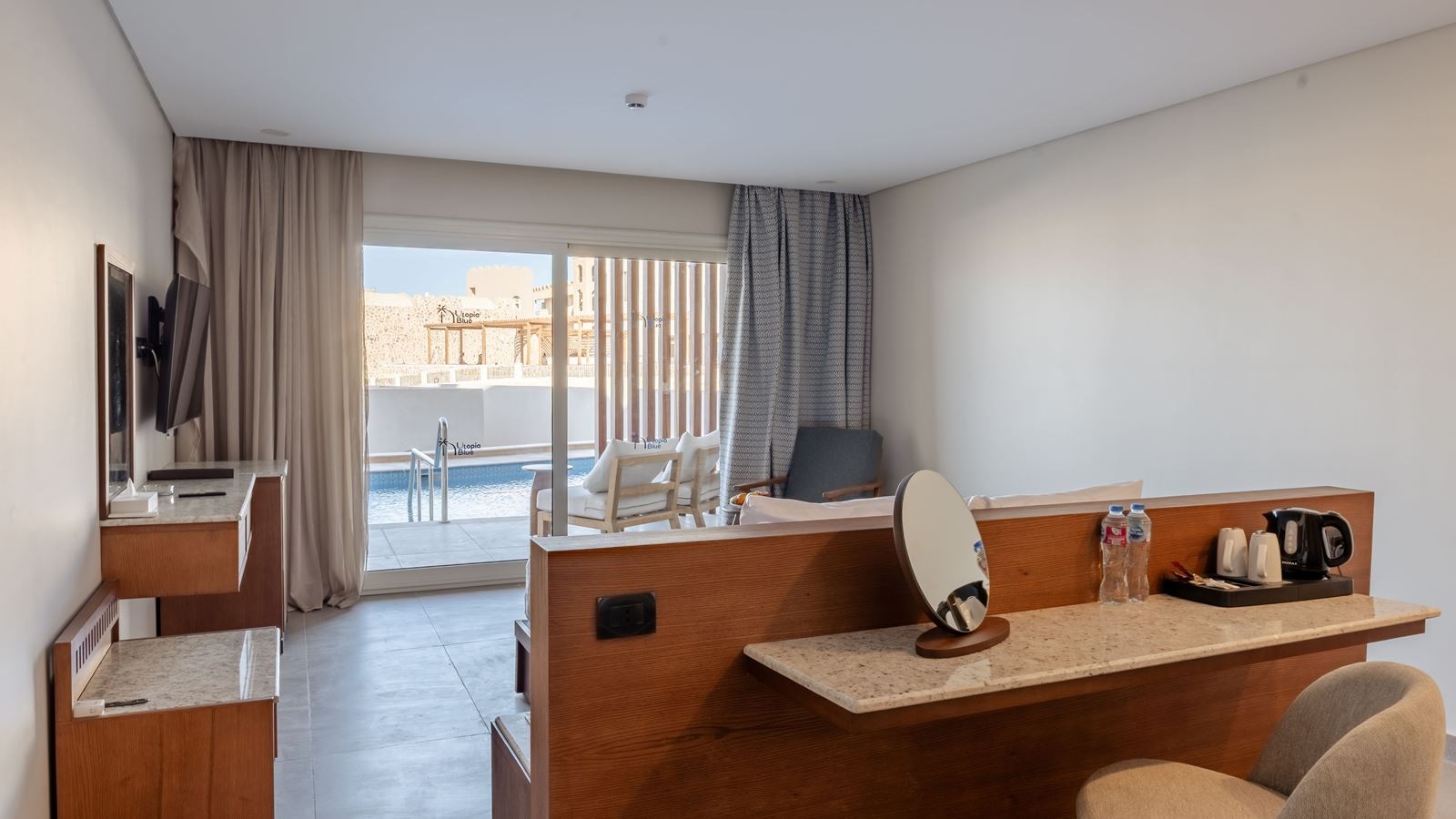 rooms-deluxe-swim-up