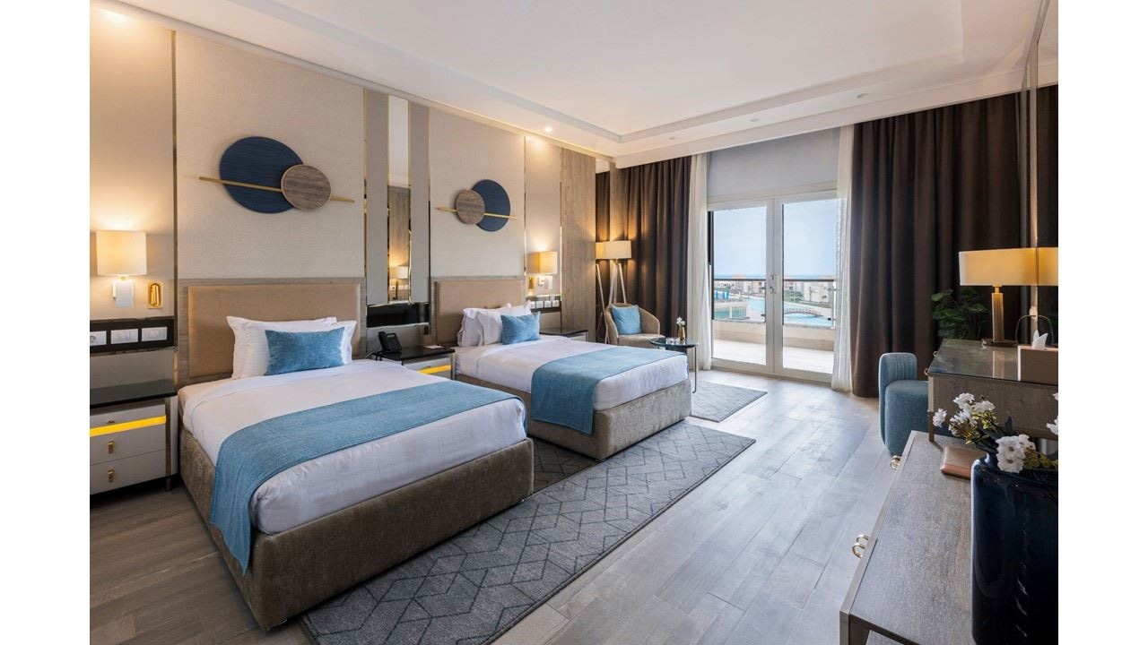 rooms-room-deluxe-garden--pool--partial-seaview--sea-view