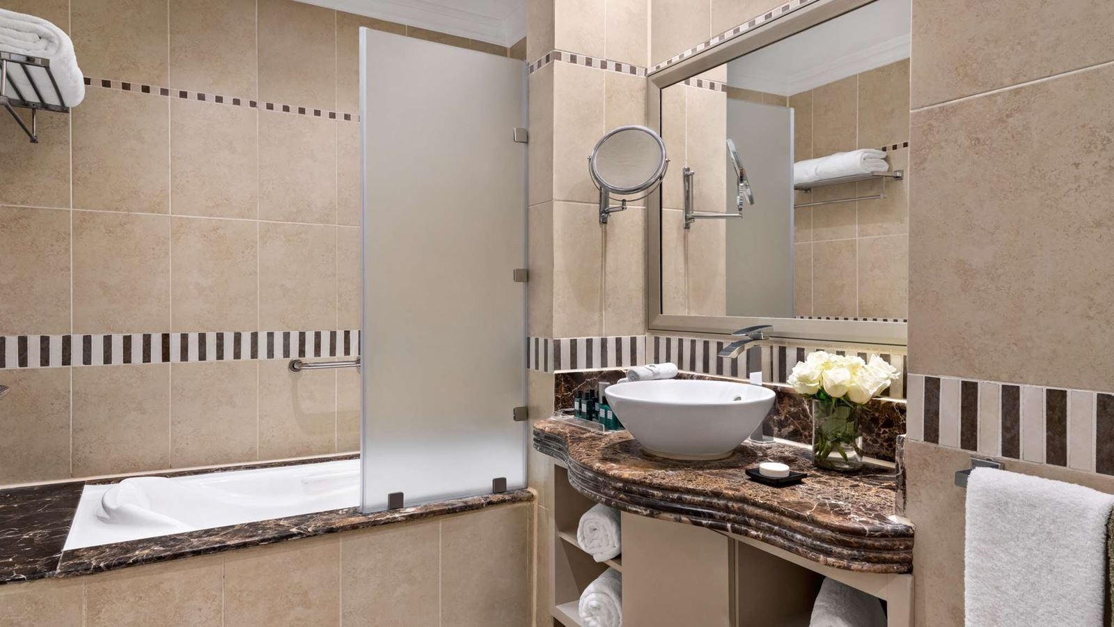 rooms-senior--suite