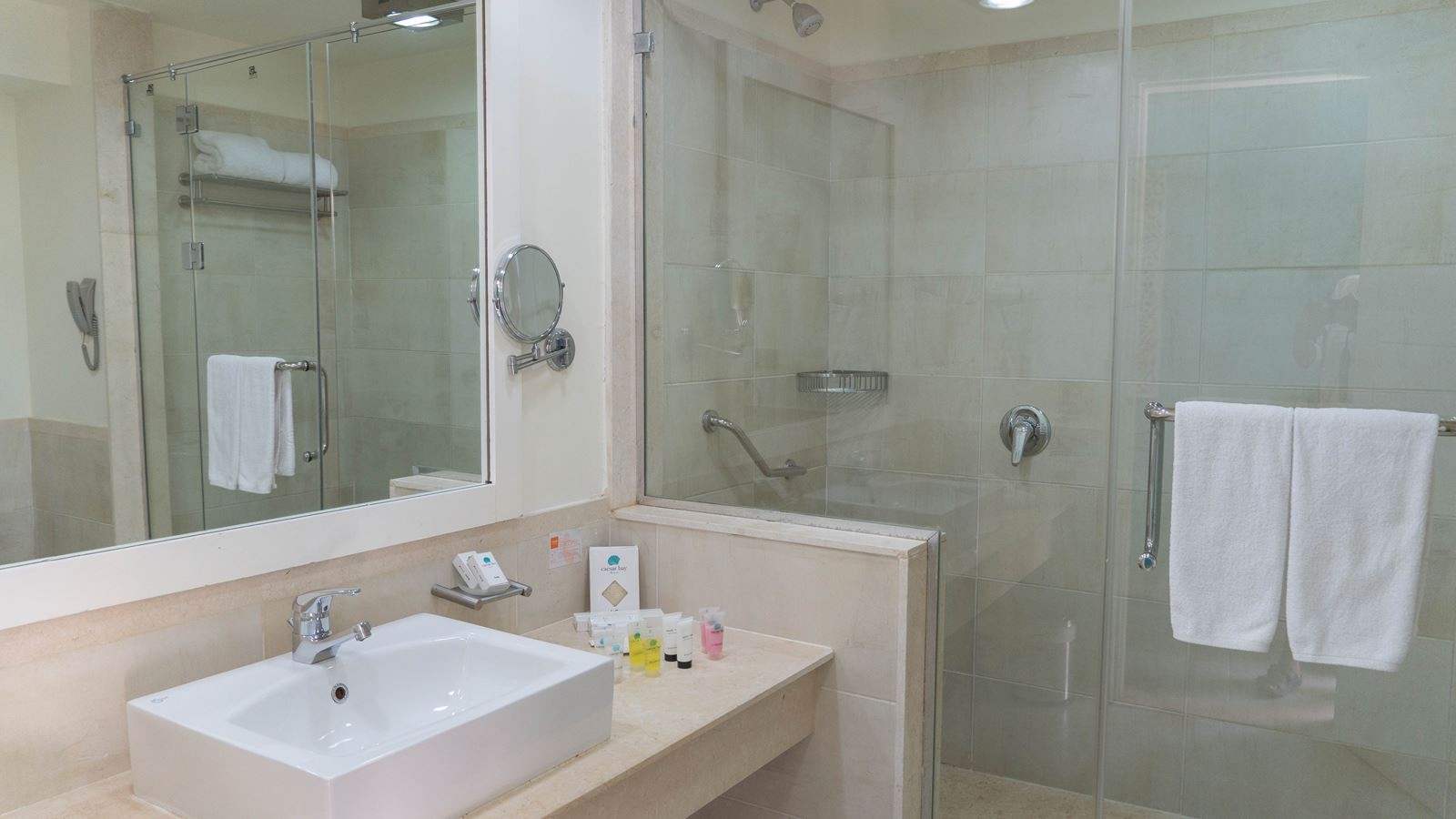 rooms-deluxe-room