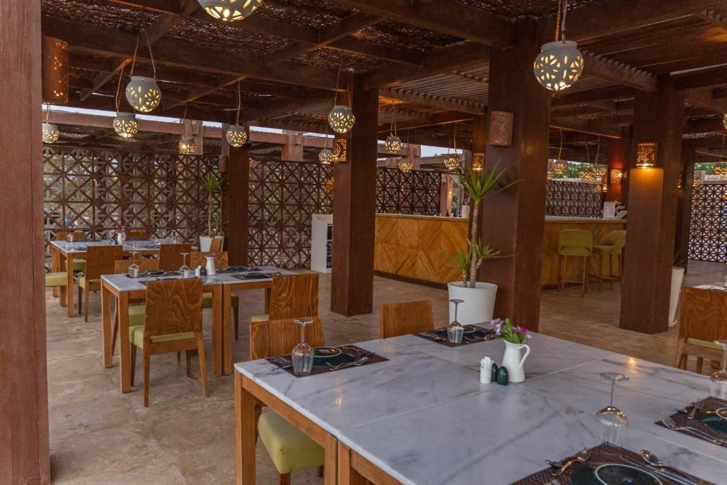 restaurants-restaurants