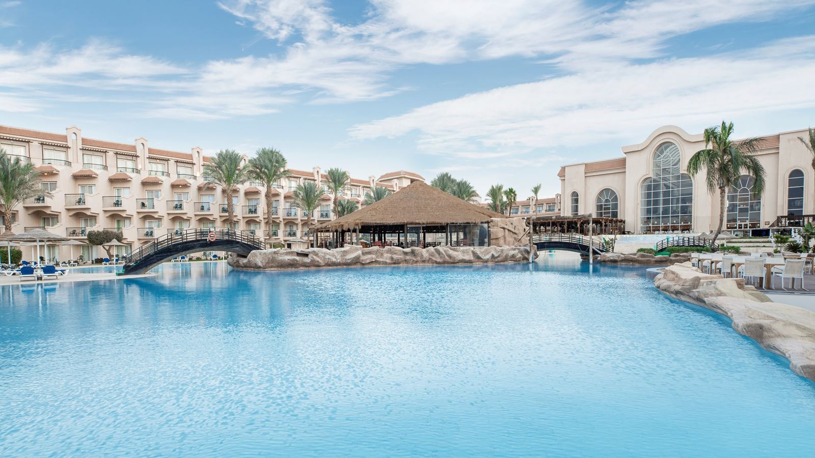 bars-sunrise-pool-bar