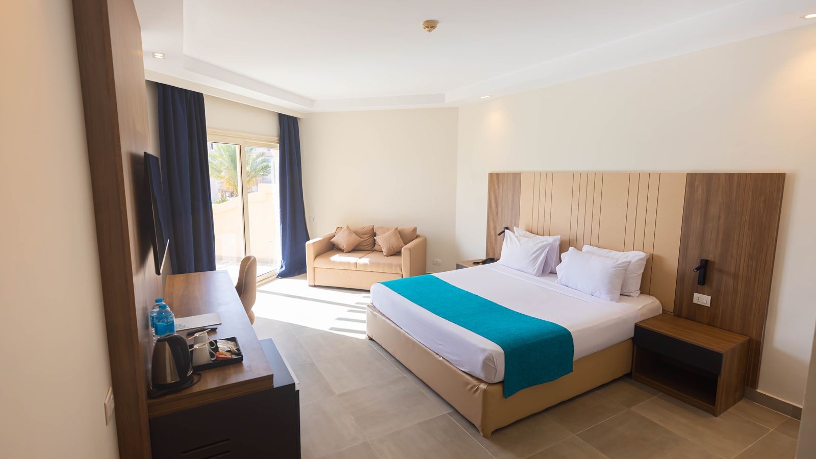 rooms-deluxe-side-sea-view