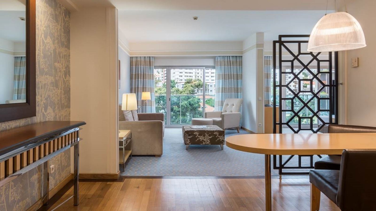 rooms-family-room