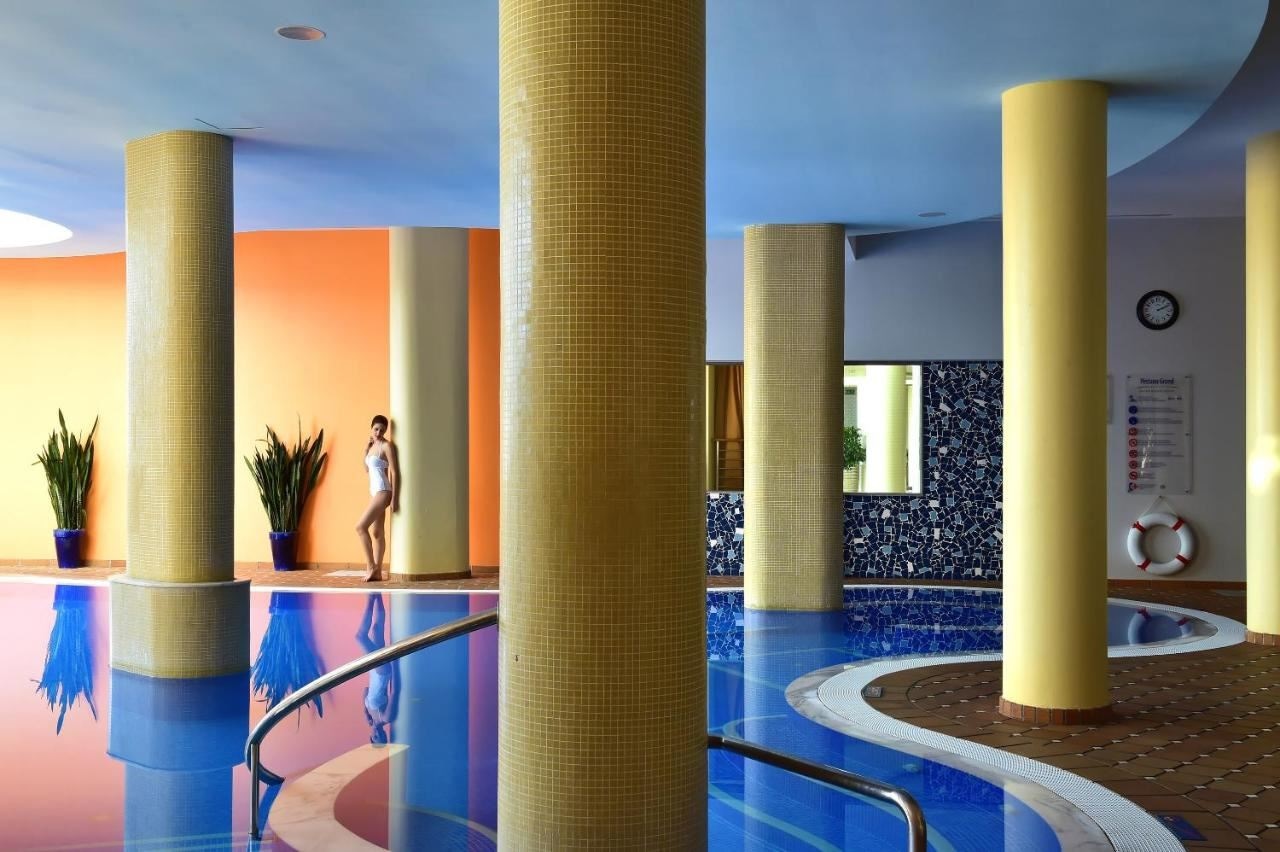 pools-indoor-pool