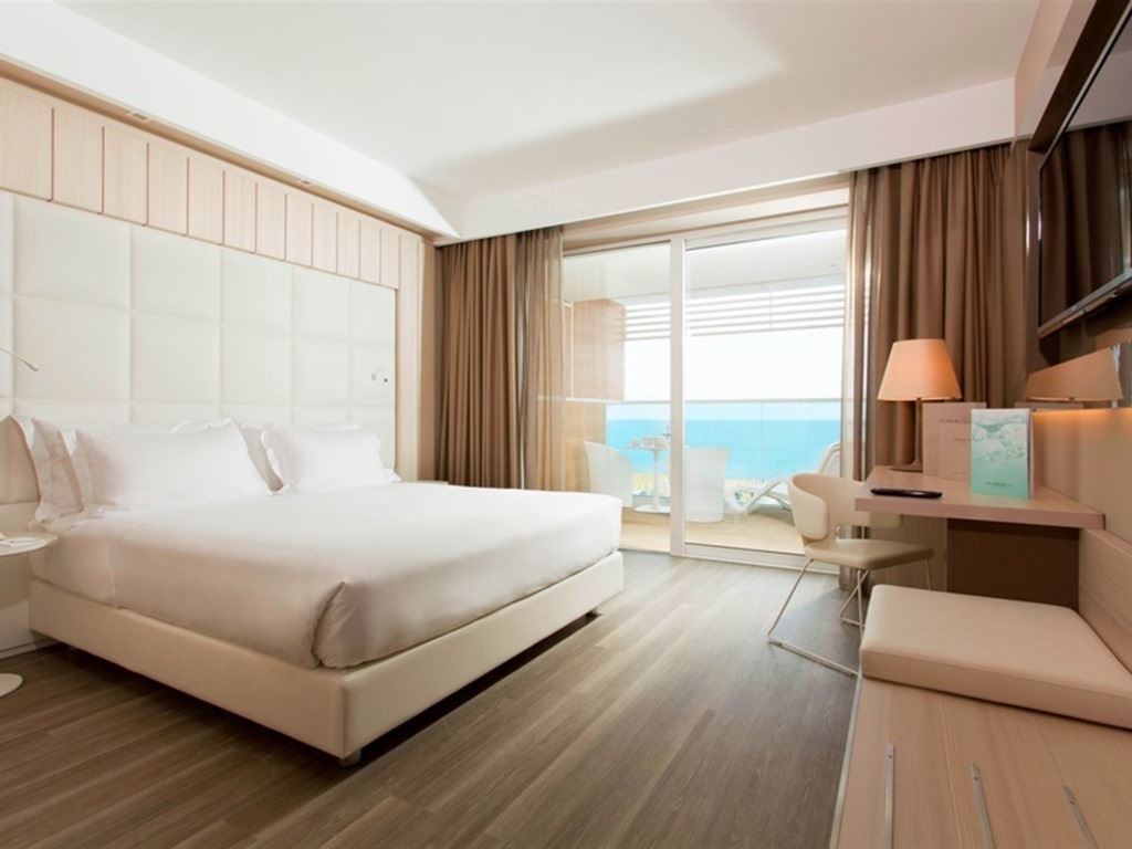 rooms-superior-side-sea-view-1-pax