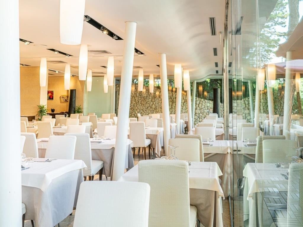 restaurants-restaurant