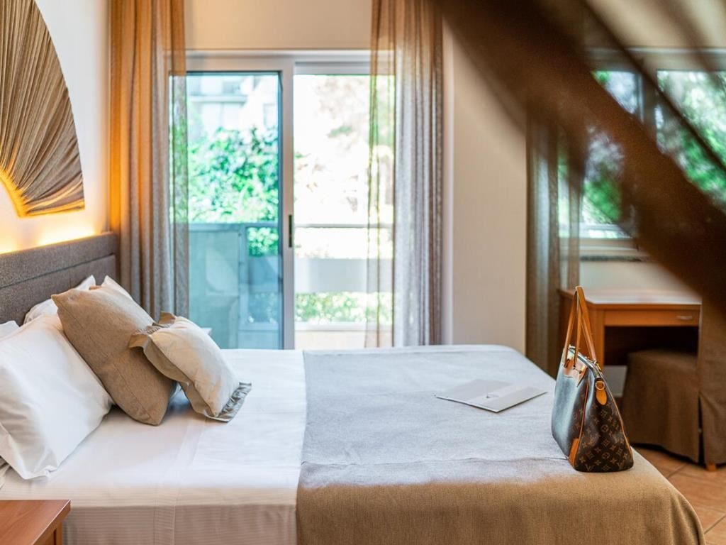 rooms-junior-suite-balcony