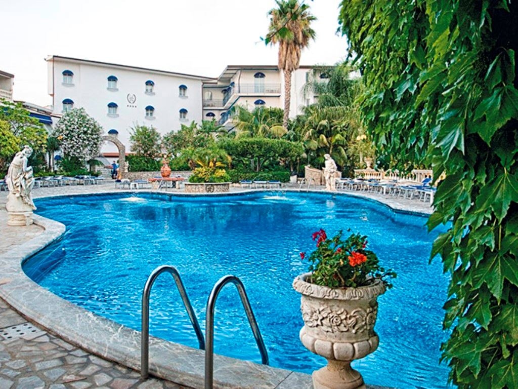 pools-outdoor-pool